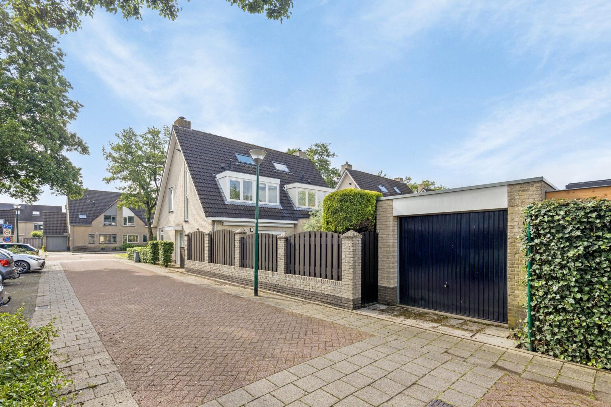 Te koop: Foto Woonhuis aan de Bachlaan 43 in Veenendaal