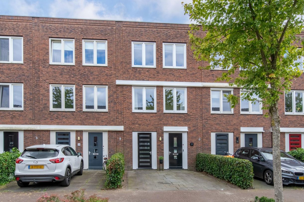Te koop: Foto Woonhuis aan de MacBridestraat 18 in Veenendaal