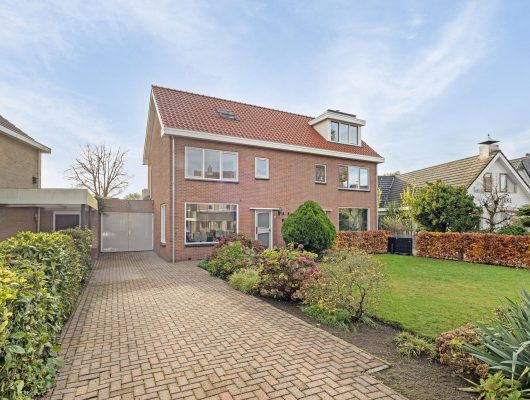 Hoofdfoto van Veenendaal Middellaan 136