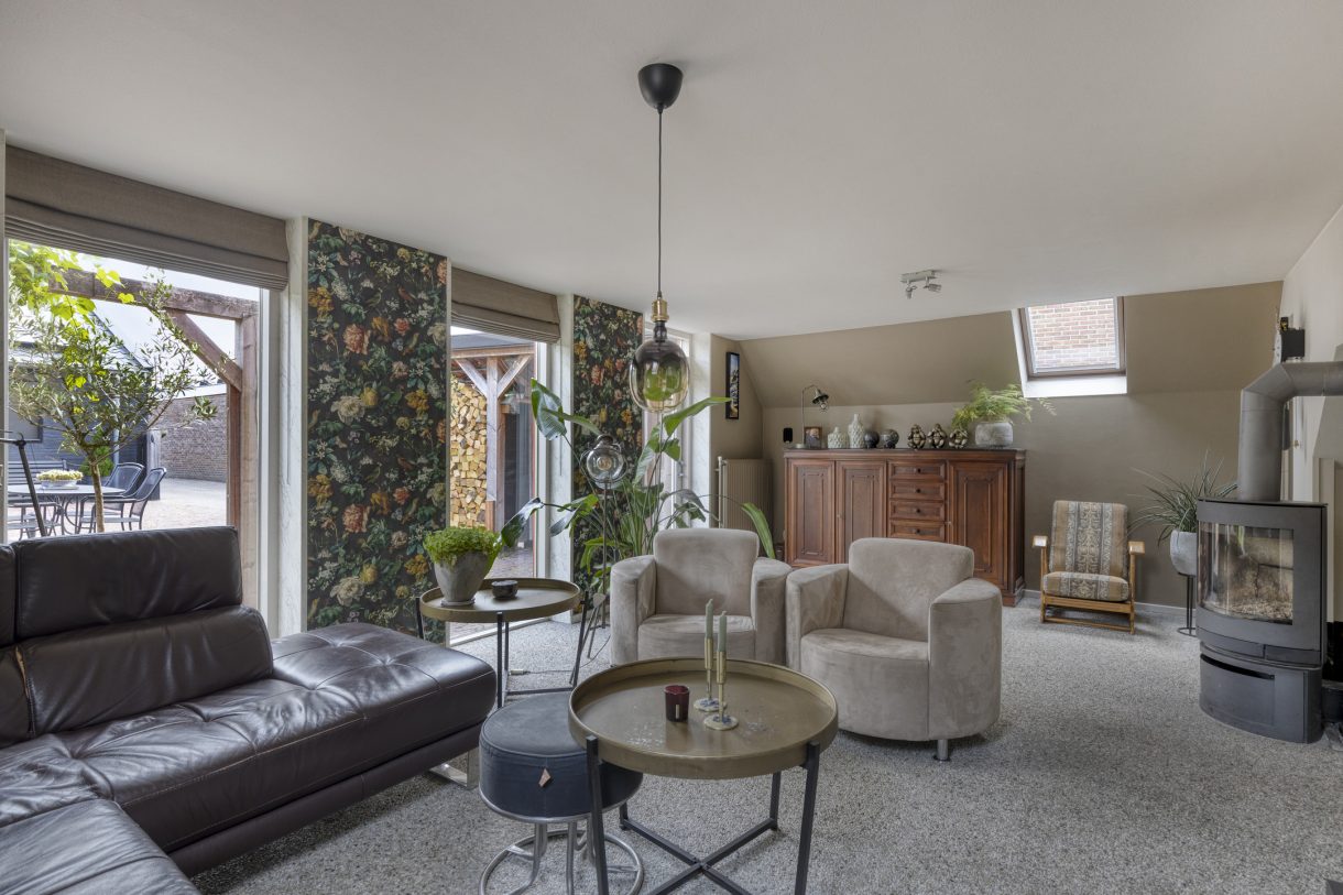 Te koop: Foto Woonhuis aan de Rijksstraatweg 143 in Elst Ut