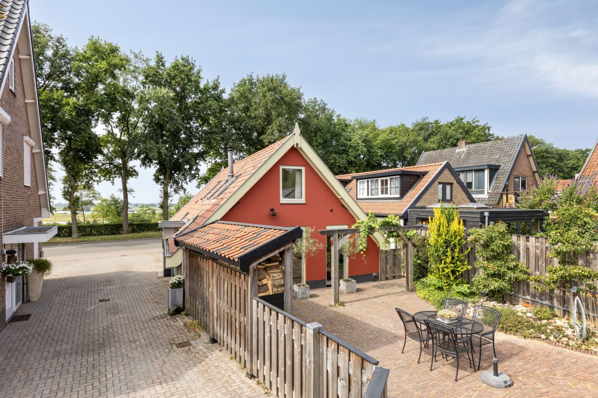 Te koop: Foto Woonhuis aan de Rijksstraatweg 143 in Elst Ut